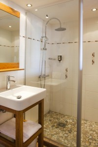 Hotel Beaulieu La Clusaz - bathroom with shower