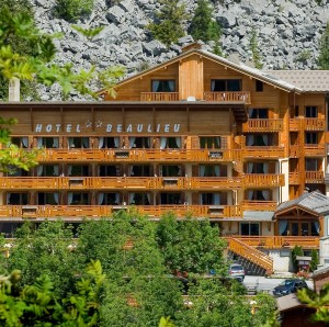 Hotel Beaulieu La Clusaz - summertime facade