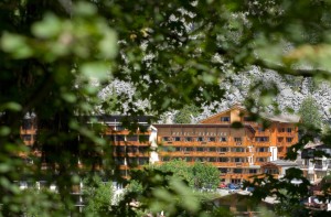 Hotel Beaulieu La Clusaz - summertime facade