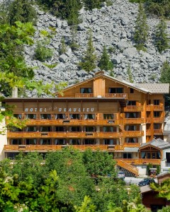 Hotel Beaulieu La Clusaz - summertime facade