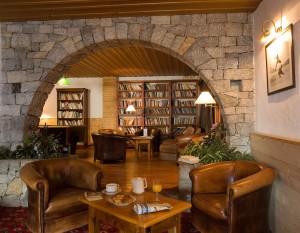 Hotel Beaulieu La Clusaz - lounge - library