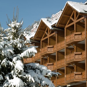 Hotel Carlina La Clusaz - wintertime facade